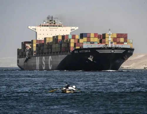 ترامب يوجه بإجراءات حازمة في البحر الأحمر وأمن الملاحة في خطر