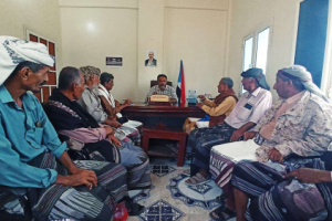 رئيس انتقالي أبين يلتقي قيادة الهيئة العسكرية للجيش والأمن الجنوبي بالمحافظة