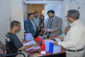 نائب وزير النقل يتفقد سير العمل في الهيئة العامة لتنظيم شؤون النقل البري بالعاصمة عدن
