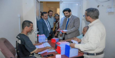 نائب وزير النقل يتفقد سير العمل في الهيئة العامة لتنظيم شؤون النقل البري بالعاصمة عدن