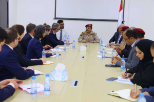 وزير الدفاع يلتقي سفراء الاتحاد الاوروبي في العاصمة عدن