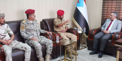 نائب رئيس الهيئة الوطنية للإعلام يلتقي العميد اكرم الحنشي ويشيد بانتصارات محور يافع