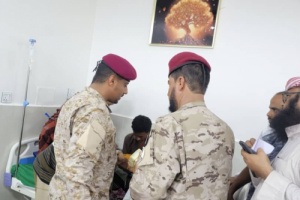 قائد اللواء الثاني “مشاه حزم” يزور جرحى هجوم الحوثي على قرى المسمير بلحج