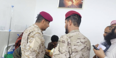 قائد اللواء الثاني “مشاه حزم” يزور جرحى هجوم الحوثي على قرى المسمير بلحج
