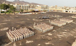 وزير الدفاع يشهد حفل تخرج الدفعة الثالثة جامعيين في الكلية الحربية بالعاصمة عدن