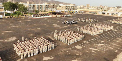 وزير الدفاع يشهد حفل تخرج الدفعة الثالثة جامعيين في الكلية الحربية بالعاصمة عدن
