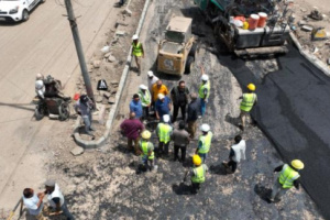 الماس وباهرمز يتفقدان أعمال إعادة صيانة طريق الملعب ـ السيلة بالشيخ عثمان