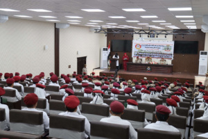 وزير الدفاع يشهد حفل تخرج الدفعة الأولى أطباء جامعيين من مدرسة جندوح بعدن