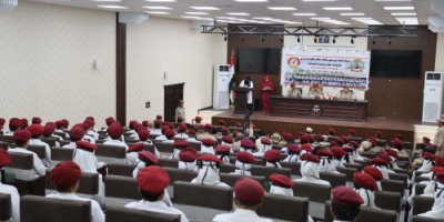 وزير الدفاع يشهد حفل تخرج الدفعة الأولى أطباء جامعيين من مدرسة جندوح بعدن