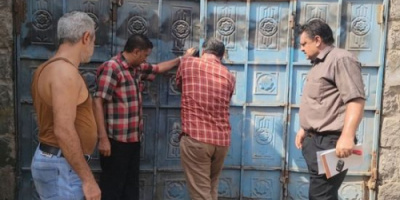 العاصمة عدن .. إغلاق معمل مياه مخالف في مديرية المنصورة