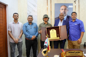 السقاف يكرم الخليفي بمناسبة فوزه برئاسة الاتحاد العربي للرياضات المائية