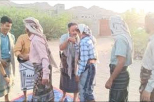 رئيس انتقالي أبين يؤدي صلاة عيد الأضحى المبارك مع جموع المصلين بمودية