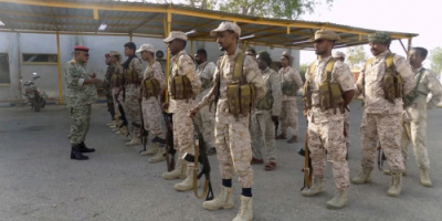 قائد لواء الريان يؤدي صلاة عيد الأضحى المبارك بين منتسبي اللواء ويتبادل التهاني معهم