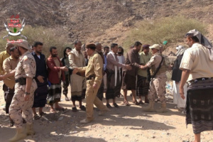  بتوجيهات المحرمي.. قيادات من العمالقة تقوم بزيارة عيدية للمرابطين في جبهات القتال