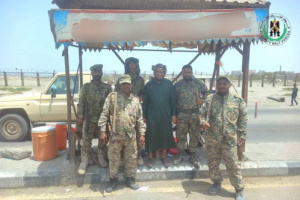 فريق الإرشاد الديني وإذاعة نور عدن يعايدان أبطال الحزام الأمني المرابطين في عدن