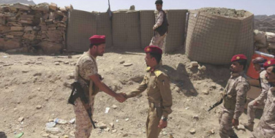 قائد اللواء الأول دعم وإسناد يعايد المرابطين بأبين ويشيد بمستوى الجاهزية واليقظة