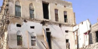 مقتل مواطن سحقًا تحت أنقاض منزله المهجور بـ3 طوابق في شبوة بعد دخوله المبنى لهذا السبب
