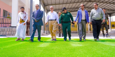 الأمين العام لمحلي شبوة يتفقد مستوى الإنجاز في مشروعي مدرسة الأوائل وروضة الأطفال بمدينة عتق