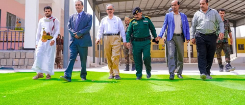 الأمين العام لمحلي شبوة يتفقد مستوى الإنجاز في مشروعي مدرسة الأوائل وروضة الأطفال بمدينة عتق