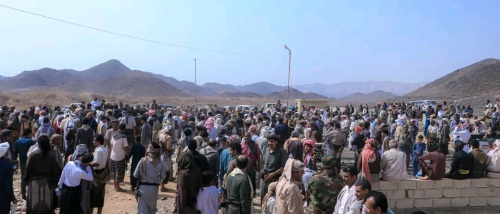 بموكب جنائزي مهيب .. رئيس انتقالي شبوة يشارك في تشييع جثمان الشهيد الخليفي