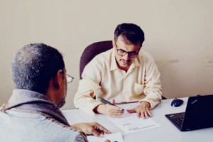 مكتب الإعلام بلحج يوجه التفاعل مع التثقيف الصحي بشأن مخاطر الحميات 