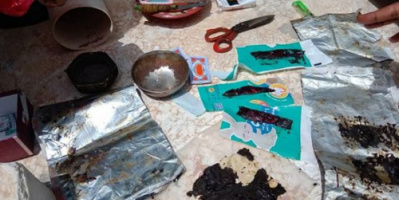 القبض على مروج مخدرات بعد تفتيش منزله في المكلا