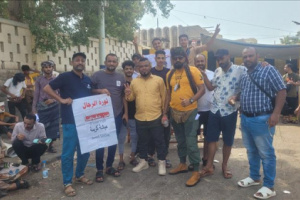 وقفة احتجاجية أمام قصر معاشيق للمطالبة بالخدمات وتحسين الأوضاع المعيشية