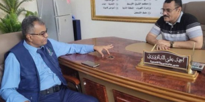 الداؤودي والعميد القلعة يناقشان ترتيبات تركيب إشارات مرور في الشوارع الرئيسية بالمنصورة