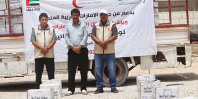 هلال الإمارات يوزع طرود غذائية على الأسر الأشد فقرا في شبوة
