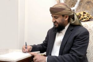 المحرمي يوجه بالتحقيق مع مدير شرطة دارسعد والأفراد المتورطين في اقتحام مسجد بالمنصورة واعتقال إمامه