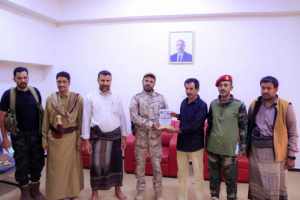 انتقالي عتق يكرّم عدداً من القيادات العسكرية بالمحافظة