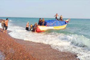 ضبط قارب تهريب محمّل بكميات من الأدوية المهرّبة برأس العارة