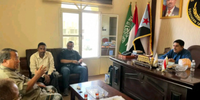المحمدي يبحث مع مقادمة ومرجعيات حي الشهيد خالد إحياء الفعاليات التراثية بالمكلا