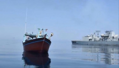 سفن غربية تنتحل هويات روسية وصينية للهروب من نيران الحوثيين.. فضيحة تهز أمن الملاحة الدولية سفن غربية تنتحل هويات روسية وصينية للهروب من نيران الحوثيين.. فضيحة تهز أمن الملاحة الدولية