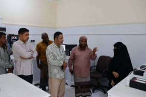 رئيس انتقالي أبين يتفقد مركز أبحاث الكود الزراعي ويشيد بجهود إدارته