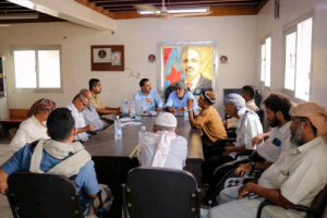 انتقالي غيل باوزير يناقش تدهور الخدمات الصحية والمعيشية بالمديرية