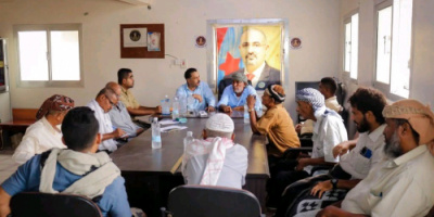 انتقالي غيل باوزير يناقش تدهور الخدمات الصحية والمعيشية بالمديرية