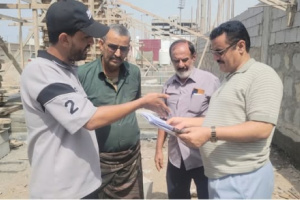 مدير عام المنصورة يتفقد مشروع "بناء صالة للألعاب لنادي أهلي عدن الرياضي"