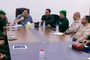 اللواء الشعيبي يترأس اجتماعًا أمنيًا لمناقشة جهود تعزيز أداء مراكز الشرطة بالعاصمة عدن