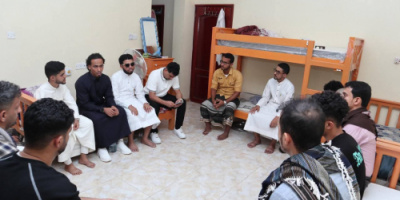 السقاف يزور الدكتور عبدالرحيم اليافعي ويشيد بإصراره وتفوقه العلمي