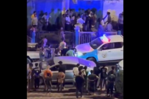 وفاة عامل وإصابة اثنين اختناقًا بعوادم مولد كهربائي داخل محل في مديرية المعلا 