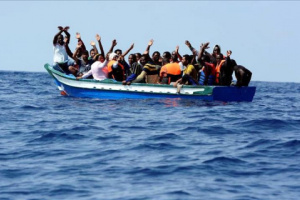 ضبط قاربًا يحمل 150 مهاجرًا غير شرعي قبالة سواحل شبوة