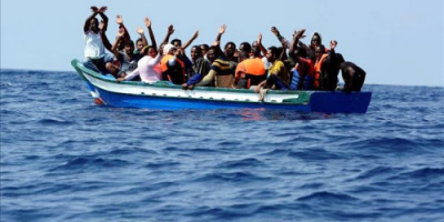 ضبط قاربًا يحمل 150 مهاجرًا غير شرعي قبالة سواحل شبوة