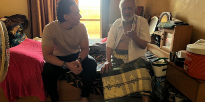 السقاف يطمئن على صحة الكابتن منير مدهش