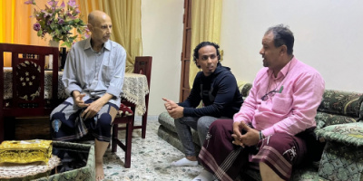 السقاف يزور التربوي القدير زكي مسعد في الشيخ عثمان