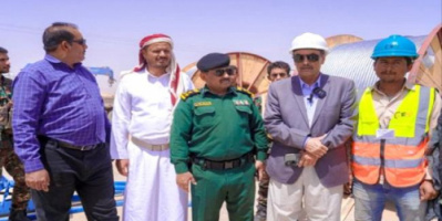 نائب محافظ شبوة يتفقد أعمال مشروع الطاقة الشمسية