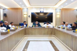 وزير الزراعة يكشف عن مشاريع للحد من التغيرات المناخية بالمهرة