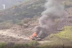 سيارة تشتعل في قبيطة لحج وناشطون يحذرون: القنابل المتنقلة تفتك بالمواطنين