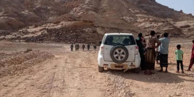مأساة جبل بعتق: وفاة مهاجر إثيوبي وإصابة آخر واستمرار جهود إنقاذ ثالث عالق حتى اللحظة