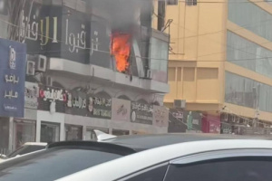 عاجل| اندلاع حريق في سوق الحجاز مول في مديرية المنصورة بالعاصمة عدن